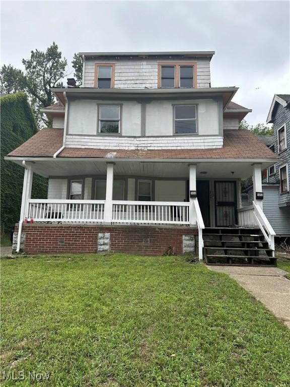 view of front facade with covered porch and a front lawn