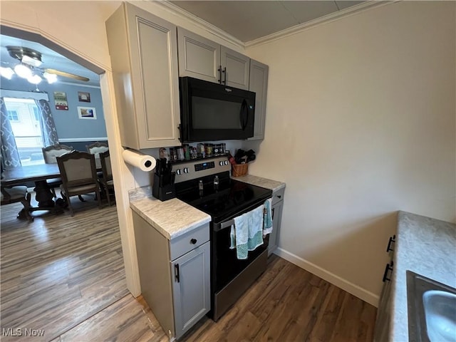 kitchen featuring crown molding, stainless steel range with electric stovetop, wood-type flooring, and gray cabinets