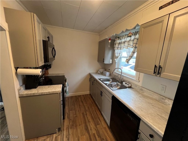 kitchen with sink, wood-type flooring, ornamental molding, gray cabinets, and black appliances