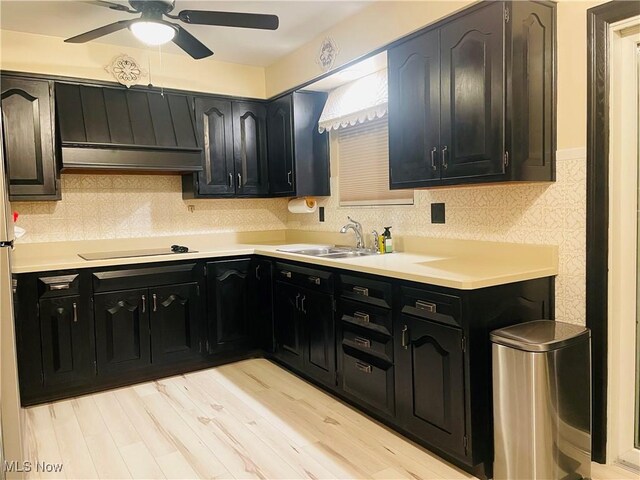 kitchen with sink, tasteful backsplash, light wood-type flooring, black electric cooktop, and ceiling fan