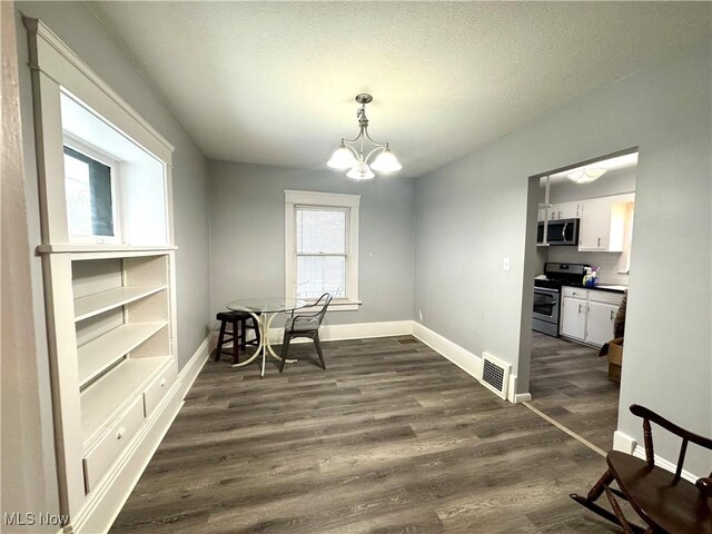 588 Robinette Ct, Akron, OH 44310 - dining room with dark wood-style flooring, baseboards, a chandelier, and a textured ceiling