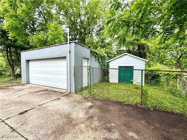 588 Robinette Ct, Akron, OH 44310 - view of detached garage