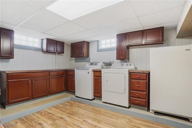 laundry area featuring light wood-type flooring and independent washer and dryer