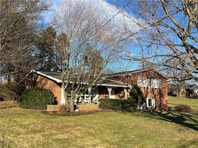 view of front of home with a front lawn