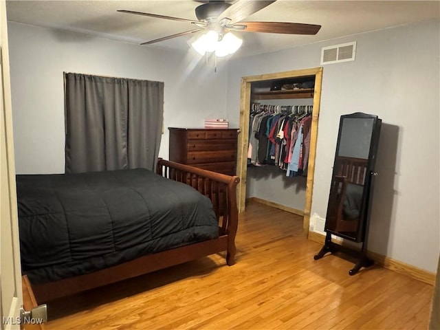 bedroom featuring light hardwood / wood-style flooring, a closet, and ceiling fan