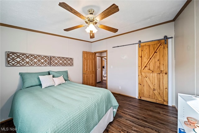 bedroom featuring crown molding, dark wood-type flooring, a barn door, and ceiling fan