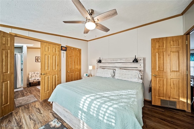 bedroom featuring ornamental molding, ceiling fan, a textured ceiling, and dark hardwood / wood-style flooring