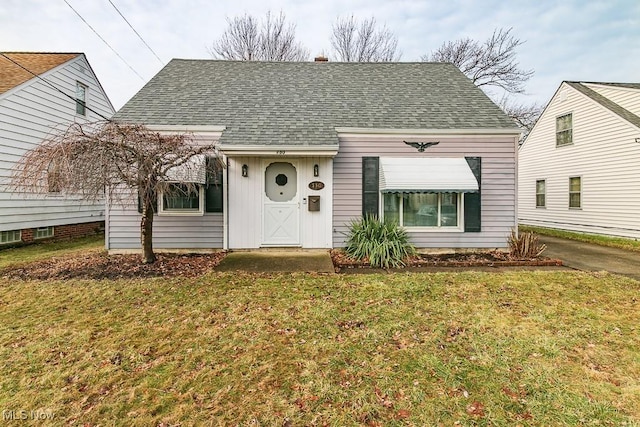 view of front of home featuring a front lawn