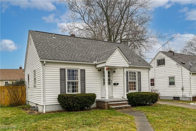 view of front of house featuring a front lawn