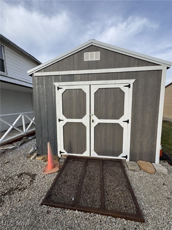 view of outbuilding