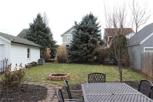 view of yard featuring an outdoor fire pit