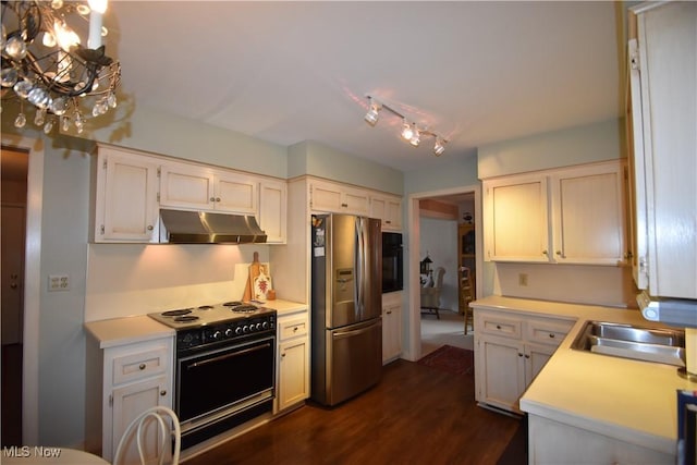 kitchen featuring sink, an inviting chandelier, electric range, stainless steel refrigerator with ice dispenser, and oven