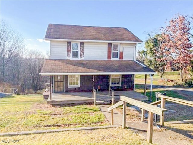 view of front of home with covered porch and a front lawn