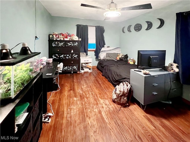 bedroom featuring hardwood / wood-style floors and ceiling fan