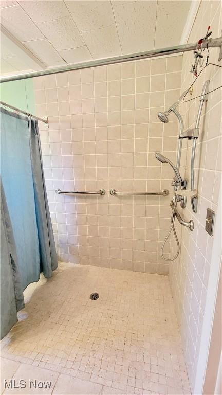 bathroom with walk in shower