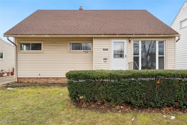 view of front of house with a front yard