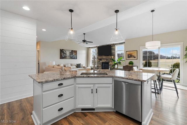 kitchen featuring sink, a kitchen island with sink, dark hardwood / wood-style floors, white cabinets, and stainless steel dishwasher