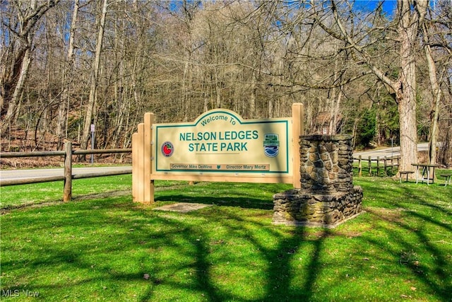 community sign featuring a yard