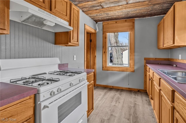 kitchen with white gas range, sink, wooden ceiling, and light hardwood / wood-style floors