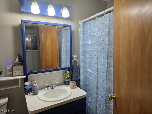 bathroom with vanity and decorative backsplash