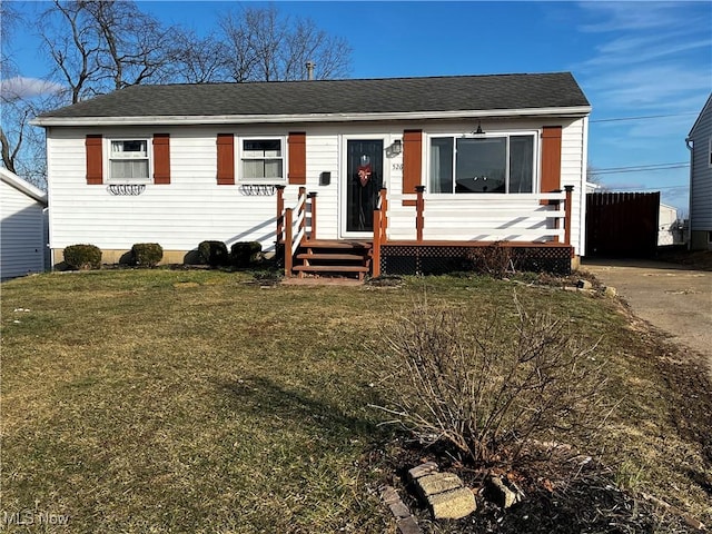 single story home featuring a front yard