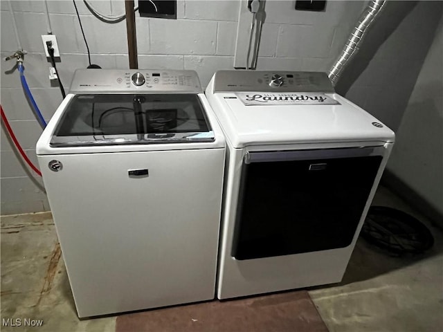 clothes washing area featuring washing machine and dryer