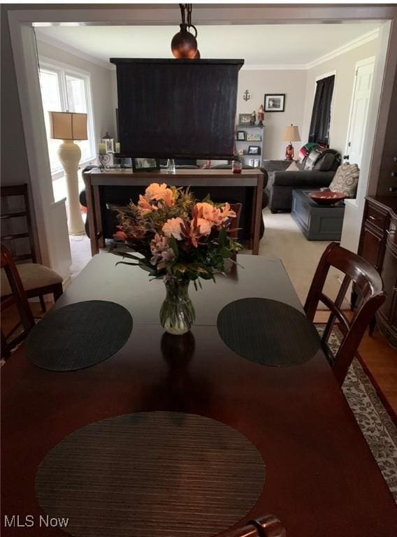 dining space with crown molding