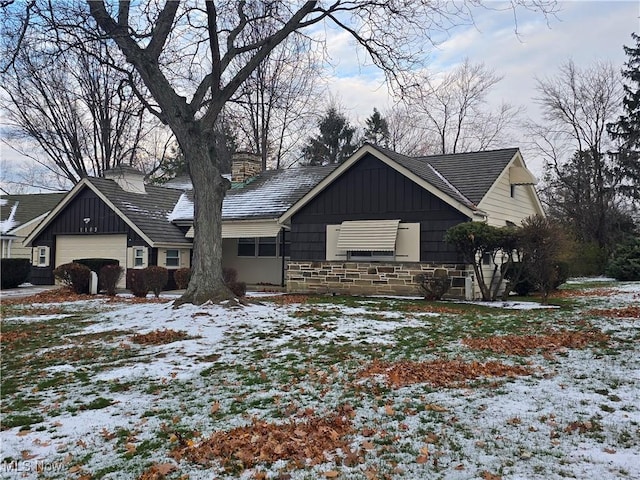 view of front facade with a garage