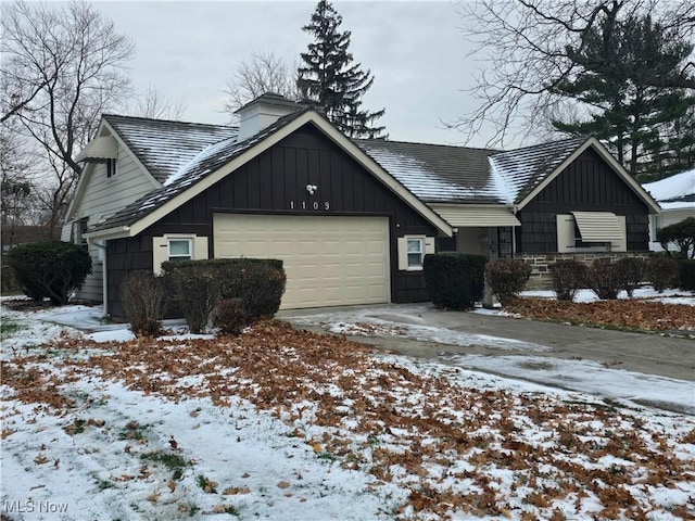 view of front facade with a garage