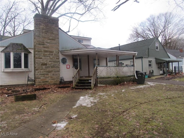 view of front of home with a porch and a front yard