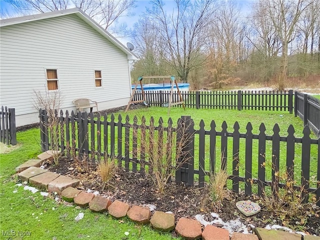 view of yard featuring a covered pool