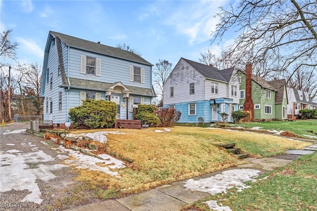 view of front facade featuring a front yard