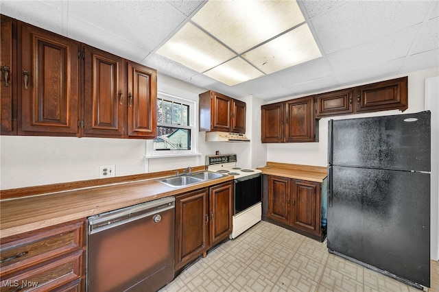 kitchen with sink, black fridge, dishwashing machine, electric stove, and a drop ceiling