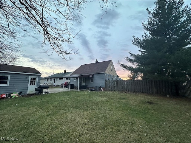 view of yard at dusk