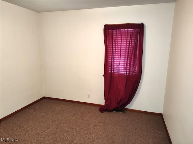 view of carpeted spare room