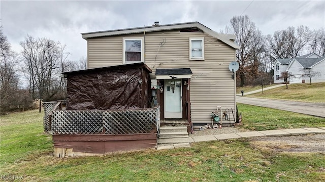 front of property featuring a front yard