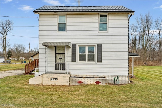 view of front of home featuring a front yard