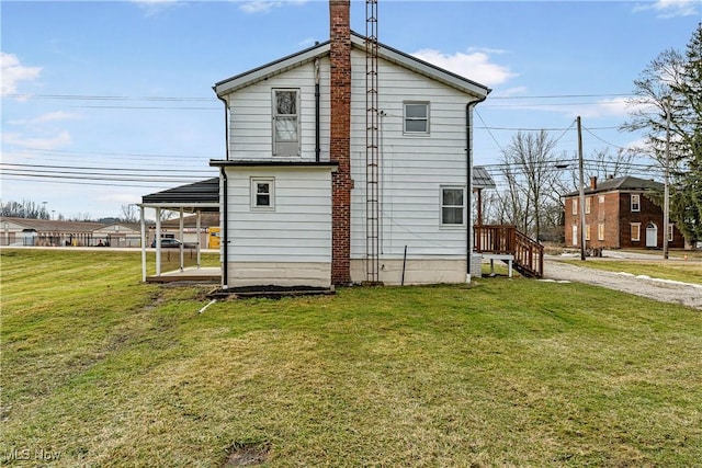 back of house featuring a lawn