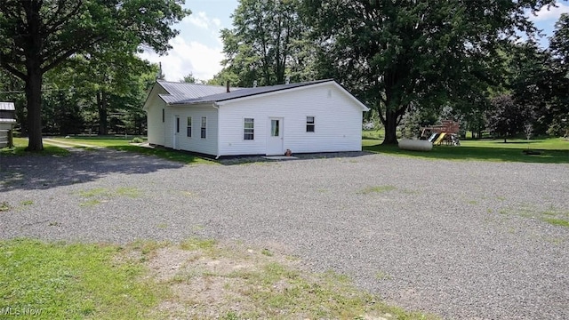 view of side of property featuring a yard