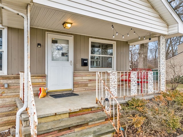 entrance to property featuring a porch