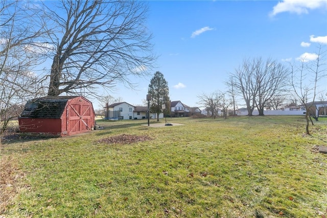 view of yard with a storage shed