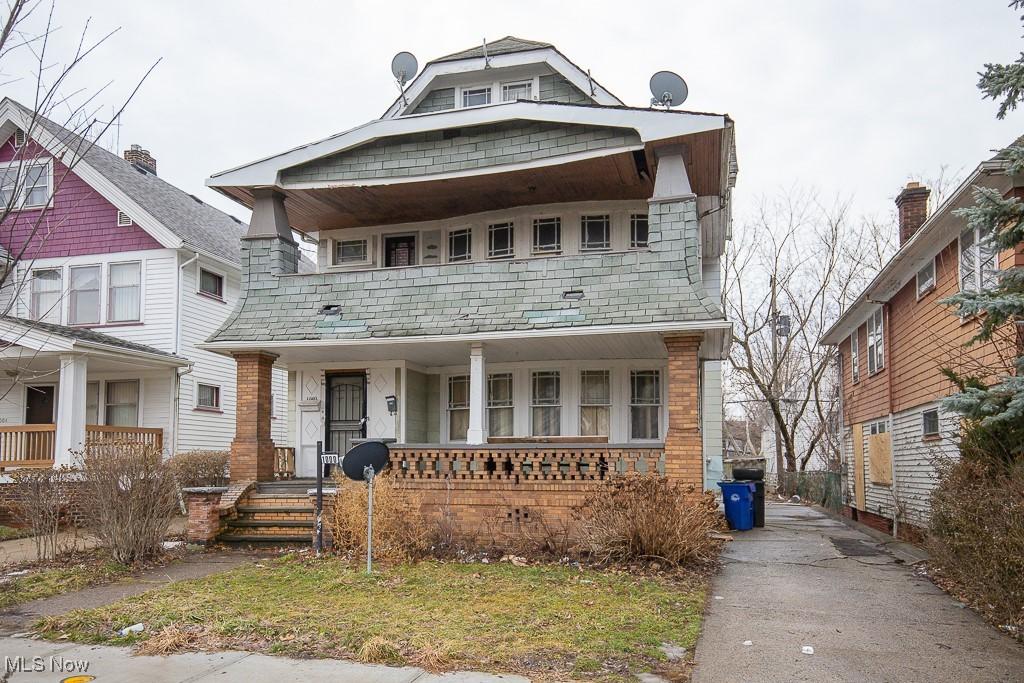 view of front facade featuring covered porch