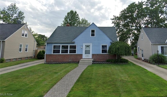 view of front facade with a front yard