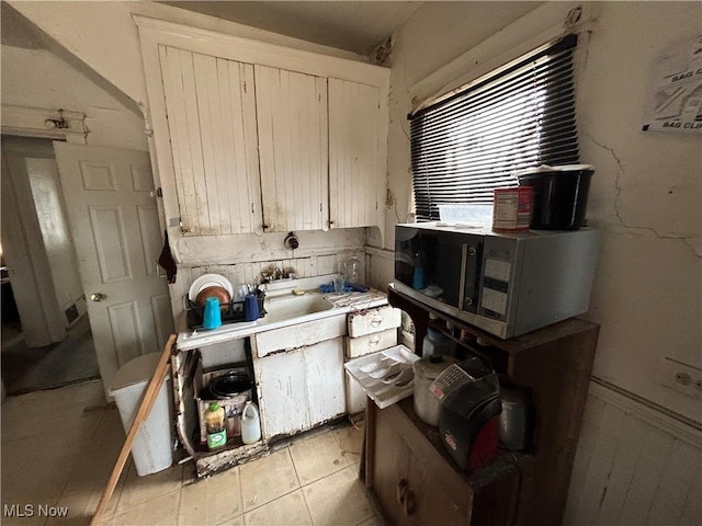 kitchen featuring light tile patterned floors