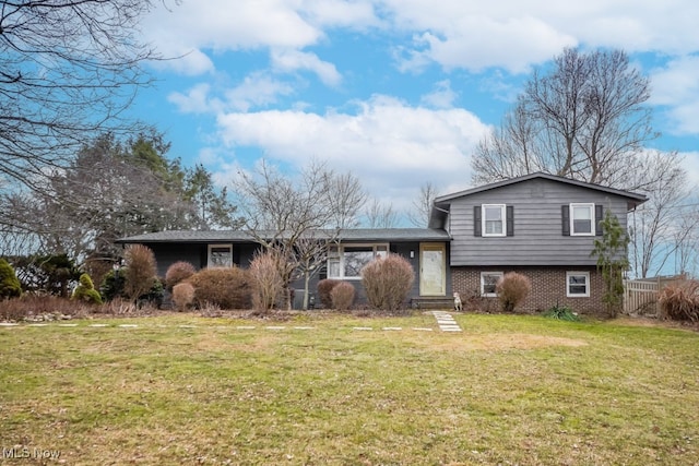 split level home with a front lawn