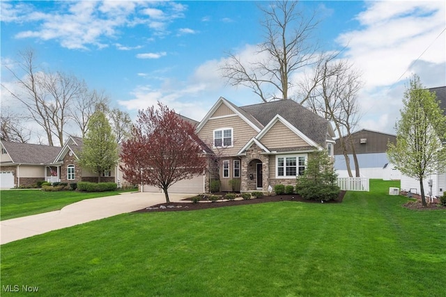 view of front of property featuring a front lawn