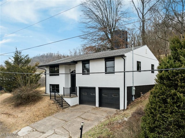 view of front facade with a garage