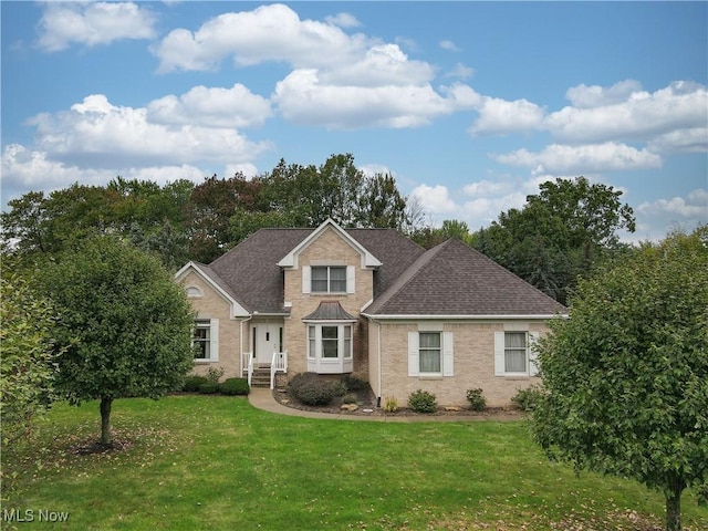 view of front of home featuring a front lawn