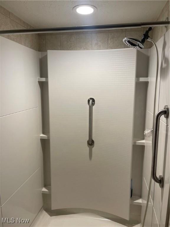 721 Winding Way, Akron, OH 44313 - full bathroom featuring a shower stall