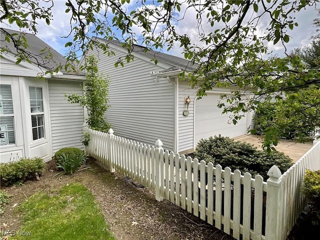 721 Winding Way, Akron, OH 44313 - view of property exterior with fence and a garage